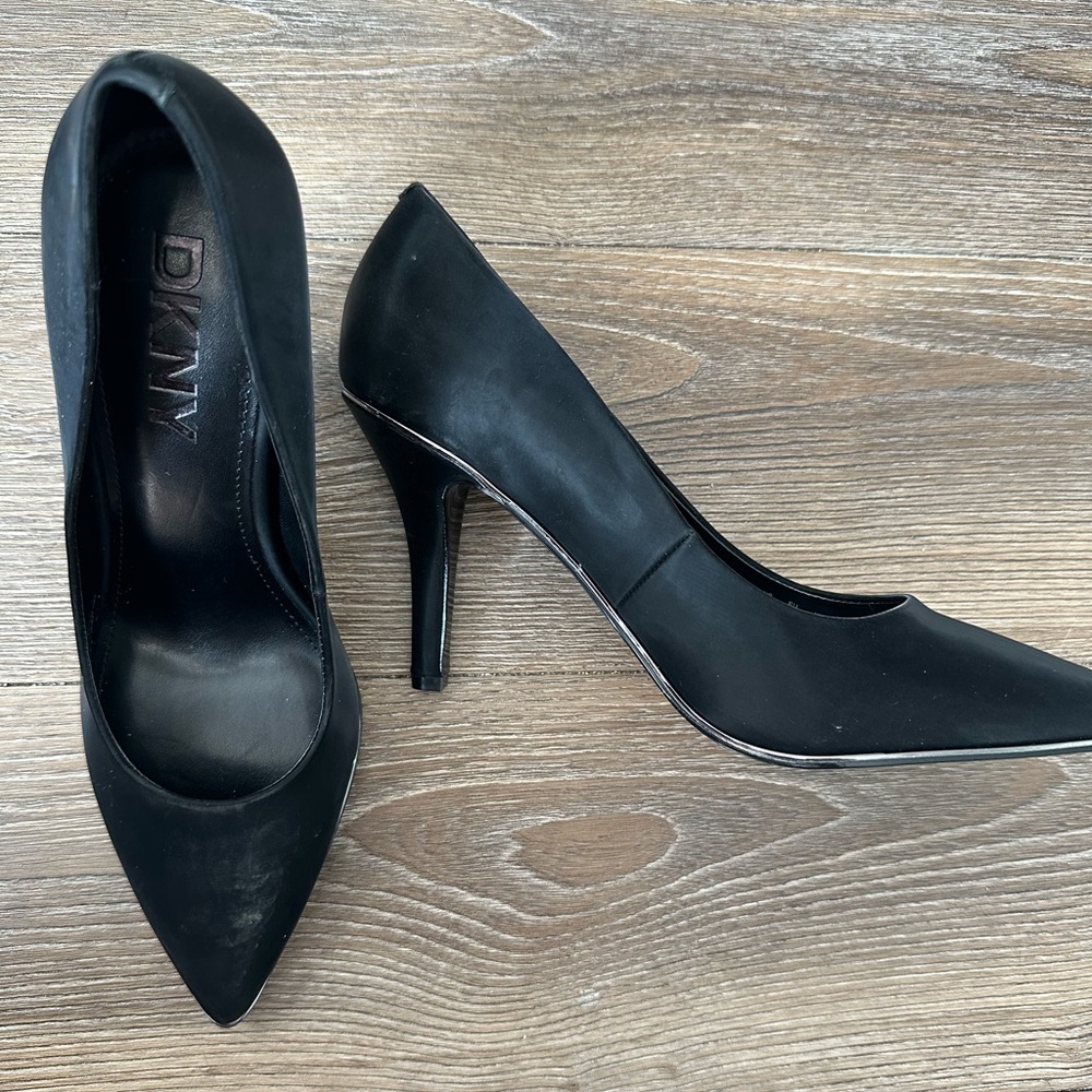DKNY NWT Black Size 8.5 Peggy Pump - Picture 3 of 6
